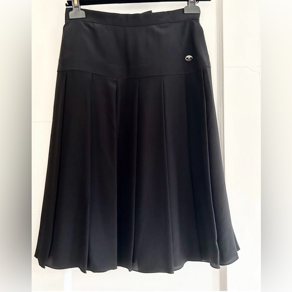 Authentic CHANEL 2020 Black A-Line Skirt 36